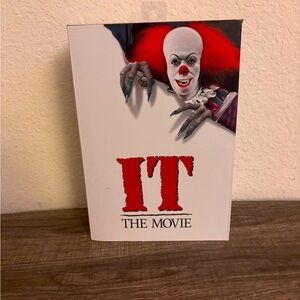 NECA Pennywise IT 1990 Tim Curry Ultimate Figure Collectible